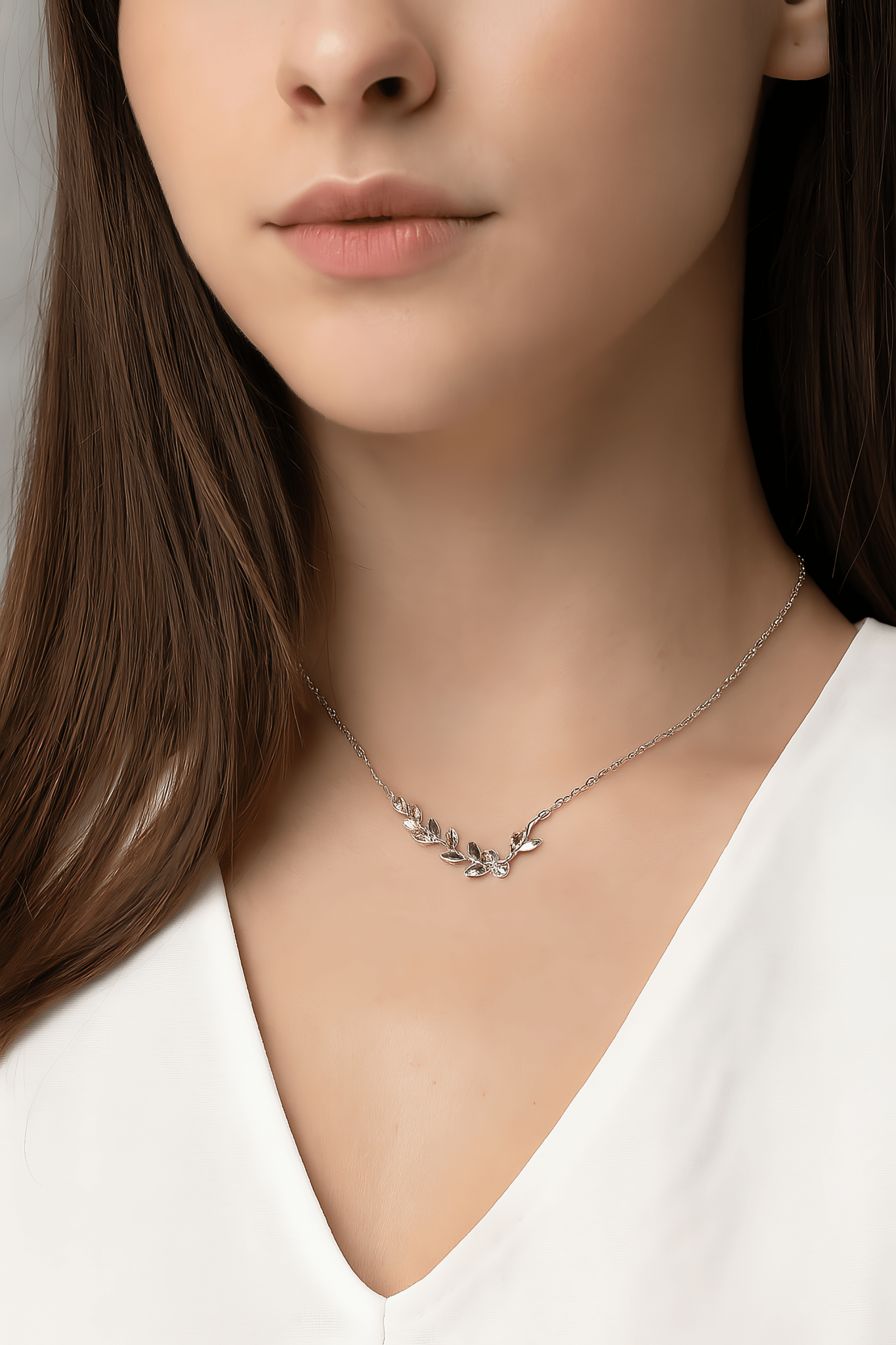 Olive Leaf Necklace in Sterling Silver with Green Zirconia - NAFALUXE