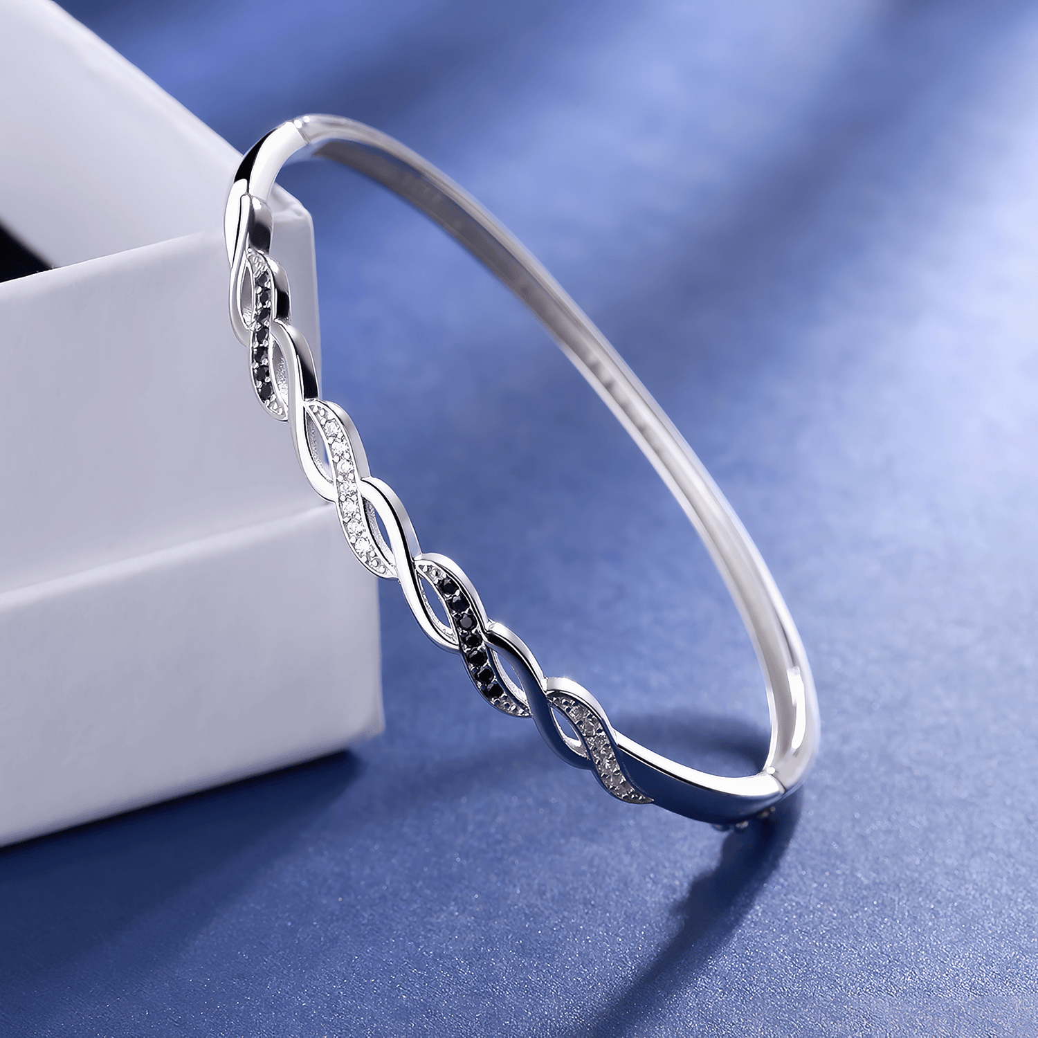 Twist Bangle Bracelet with Black and White Stones Sterling Silver 925 - NAFALUXE