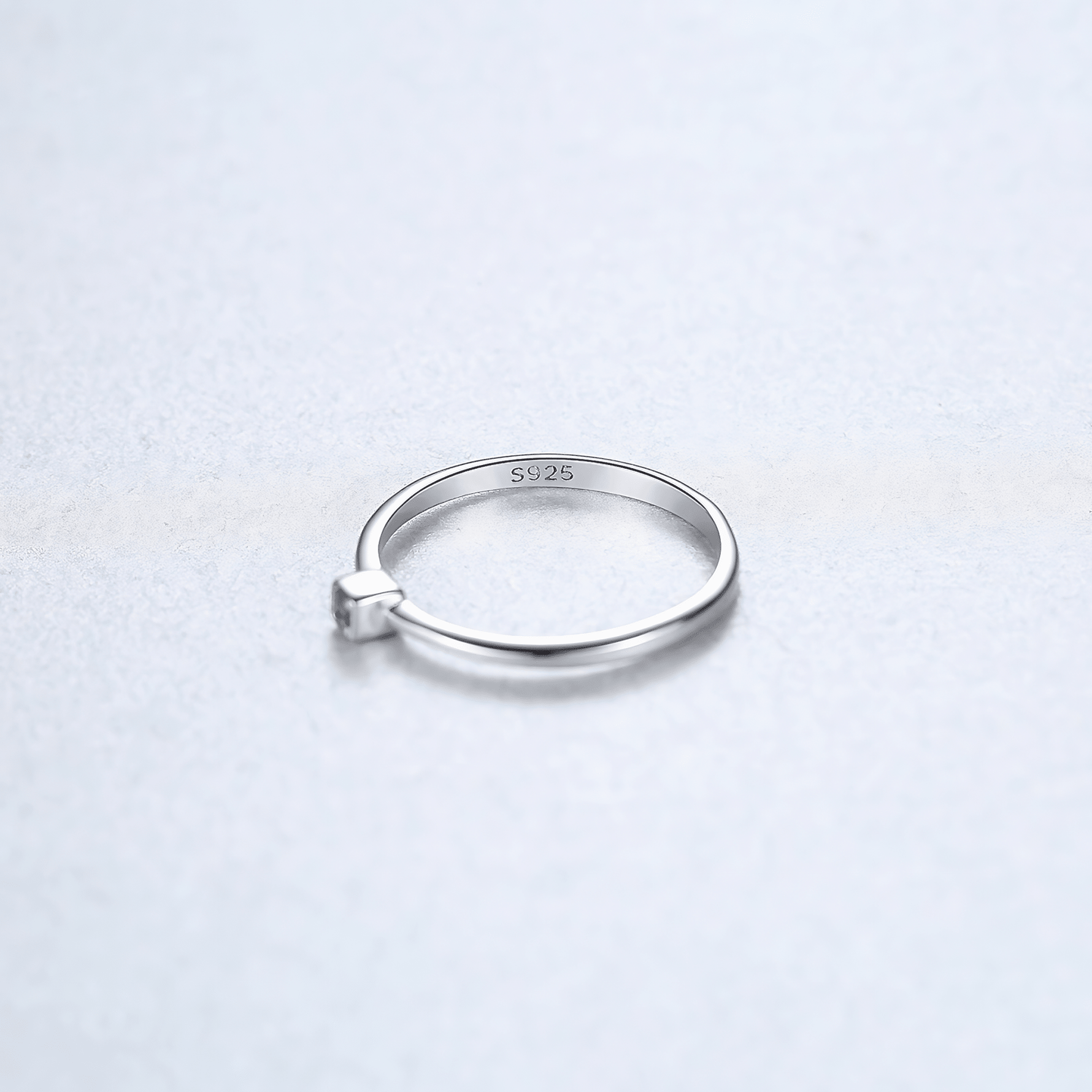 925 Sterling Silver Minimal Ring with Green Zircon – Elegant Stackable Design - NAFALUXE