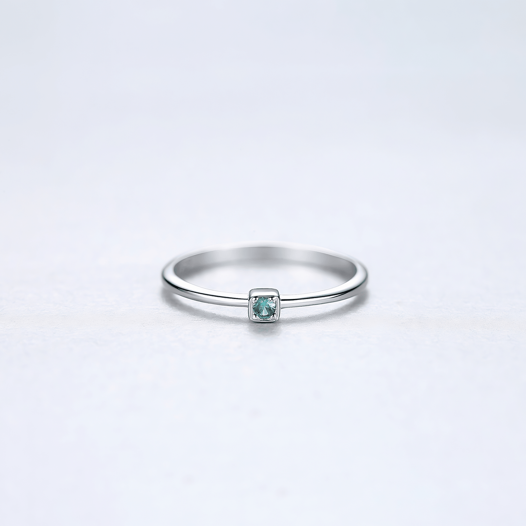 925 Sterling Silver Minimal Ring with Green Zircon – Elegant Stackable Design - NAFALUXE