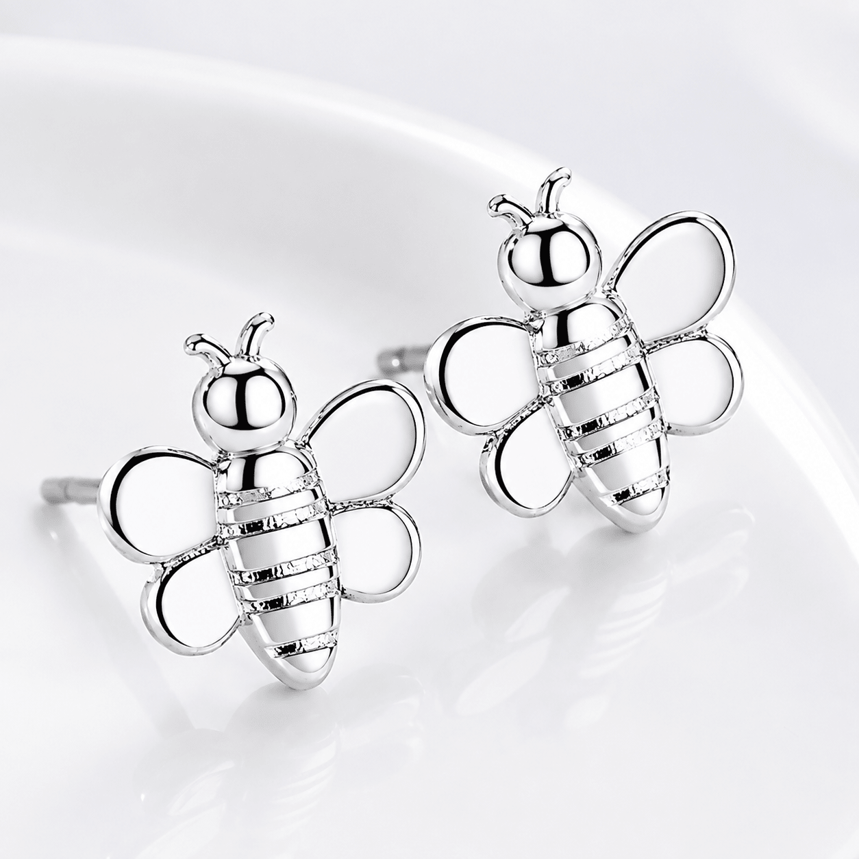 Buzzing Bee Studs - NAFALUXE