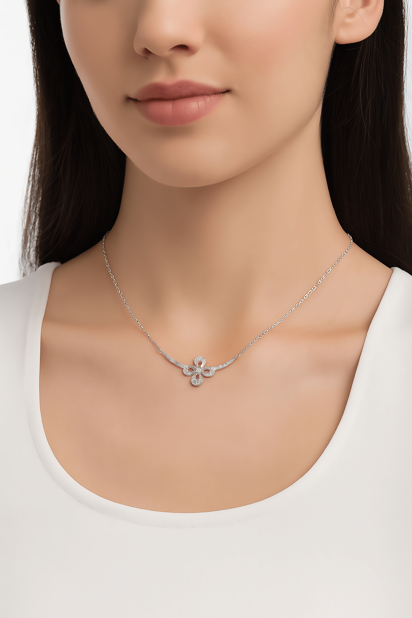 Daisy Bloom Necklace in Sterling Silver - NAFALUXE