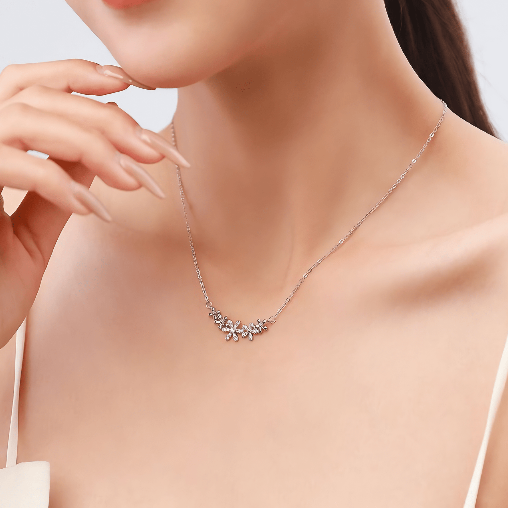 Elegant Floral Design Silver Necklace - NAFALUXE