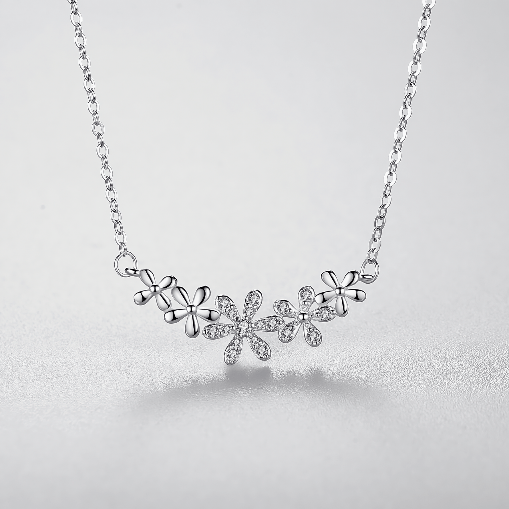 Elegant Floral Design Silver Necklace - NAFALUXE