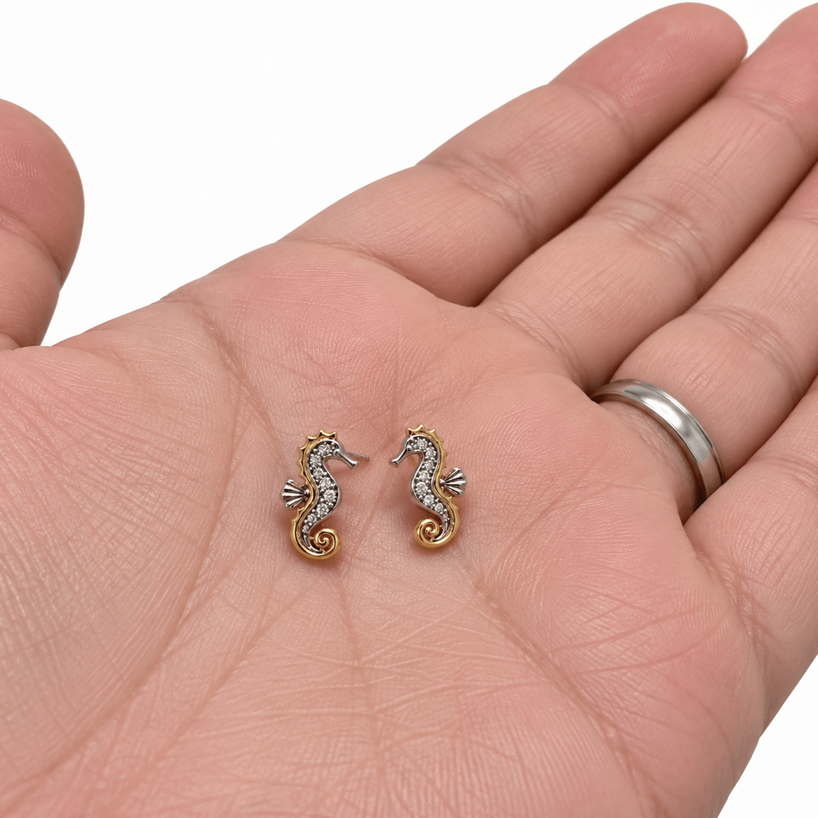 Seahorse Stud Earrings - NAFALUXE