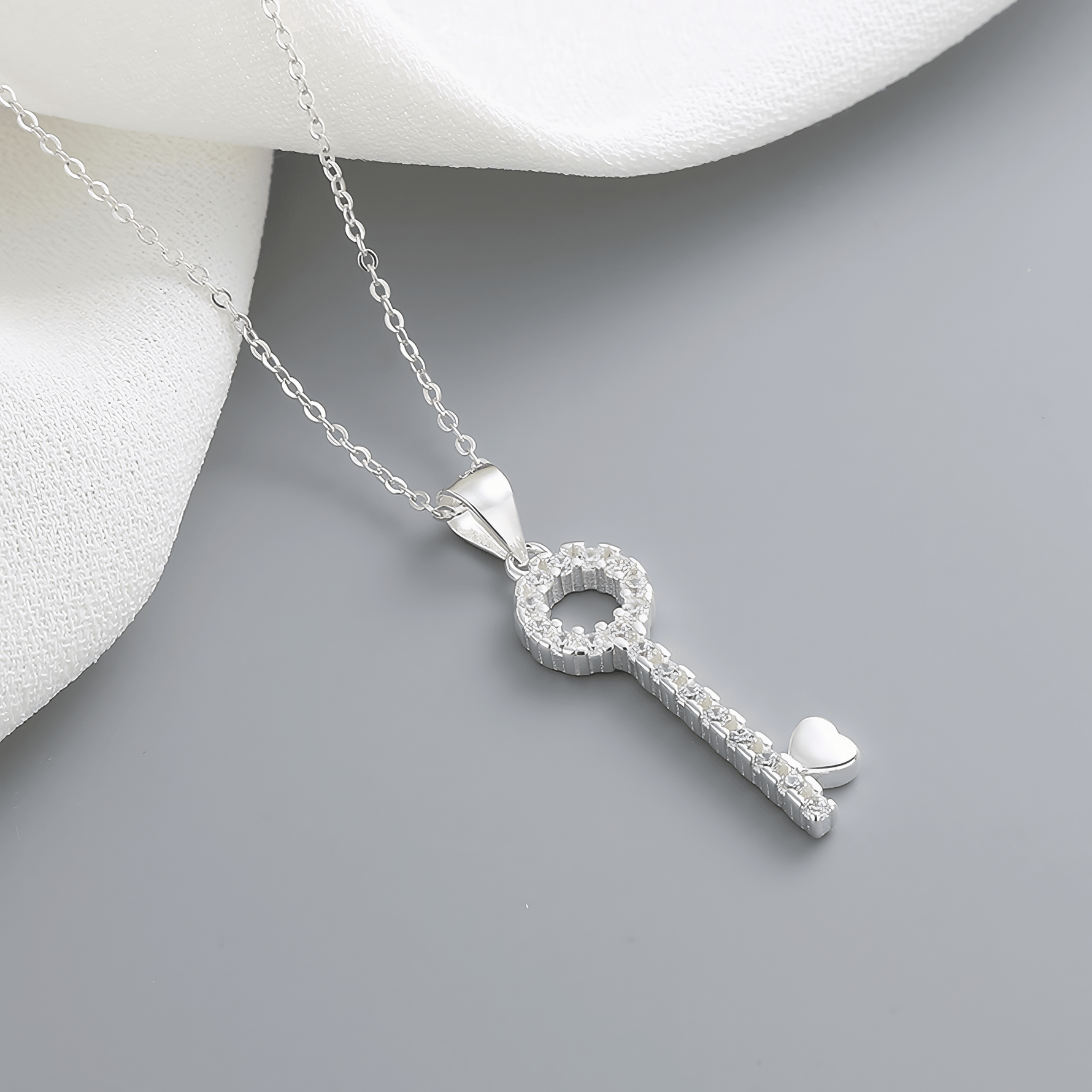 Sparkling Heart Key Pendant Necklace – 925 Silver - NAFALUXE