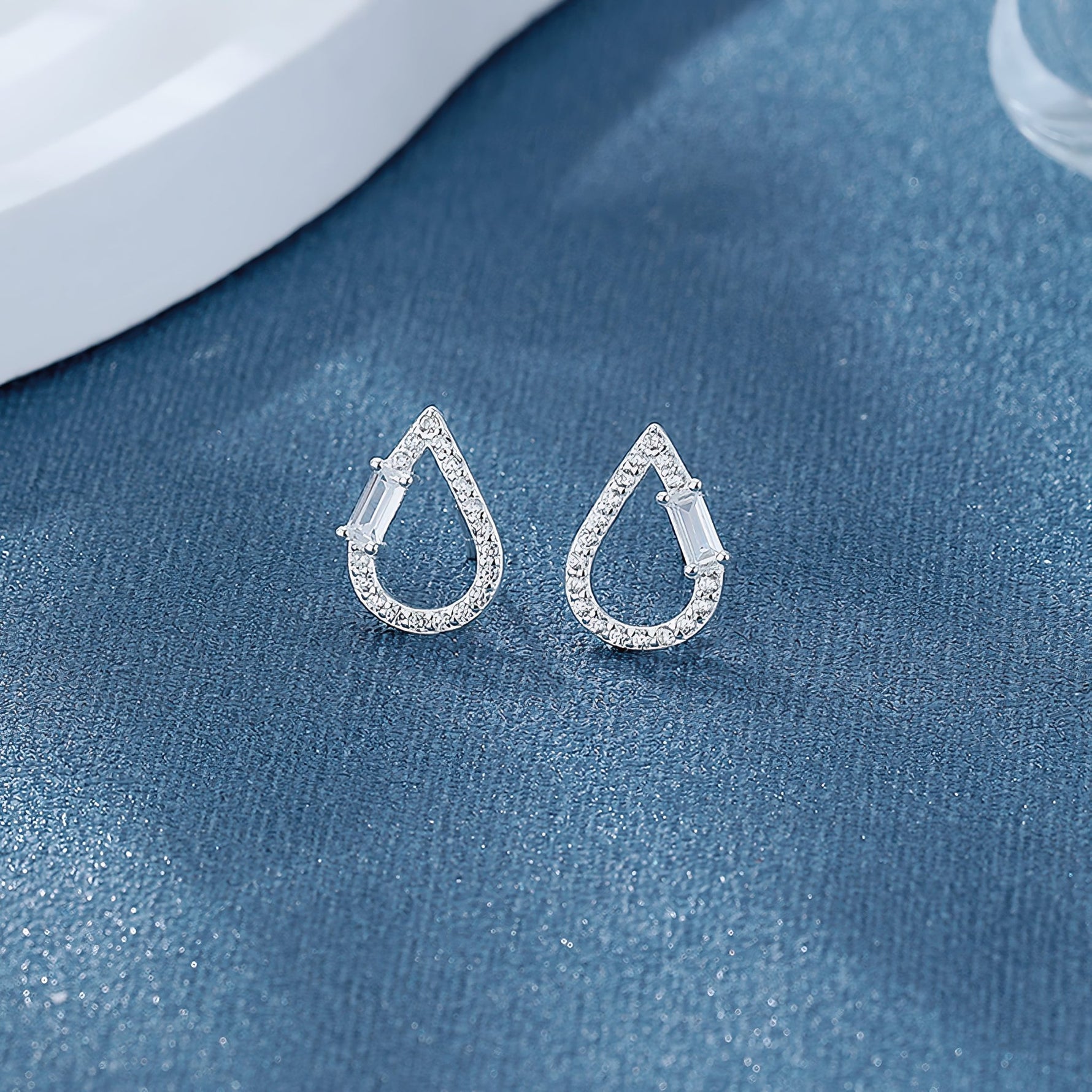 Sterling Silver 925 Teardrop Earrings – Clear AAA Cubic Zirconia - NAFALUXE